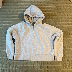 Vuori women’s light gray restore half zip hoodie
